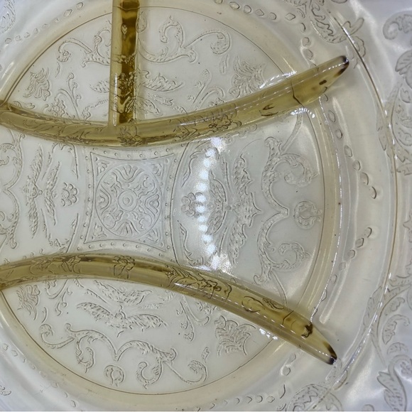 Federal Glass "Madrid" Amber/Yellow Depression Glass divided dish - Picture 4 of 9